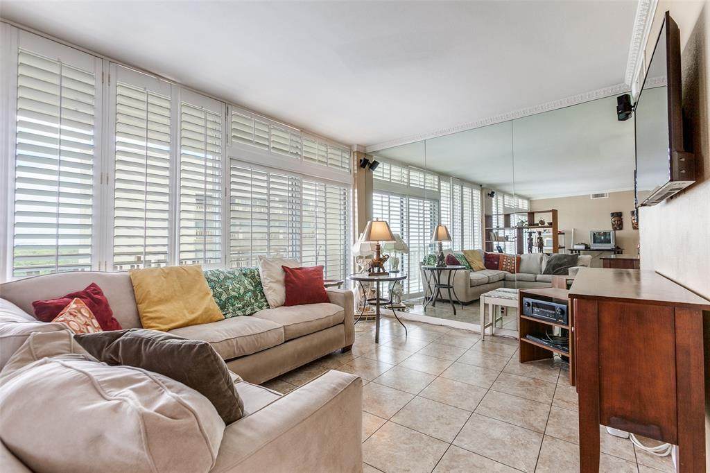 6211 Northwest Highway - Photo 1