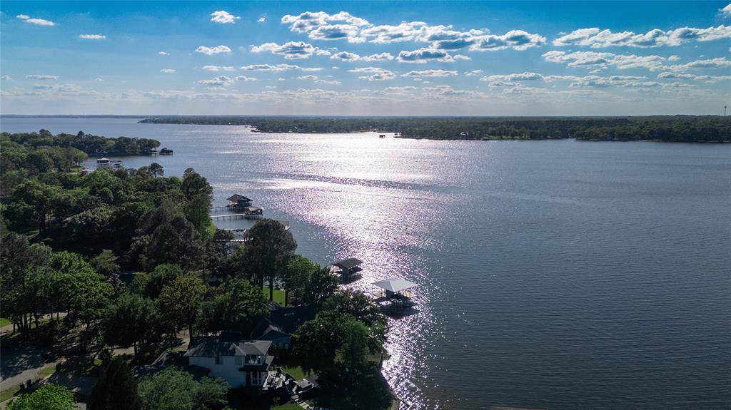124 Shoreline Circle - Photo 1