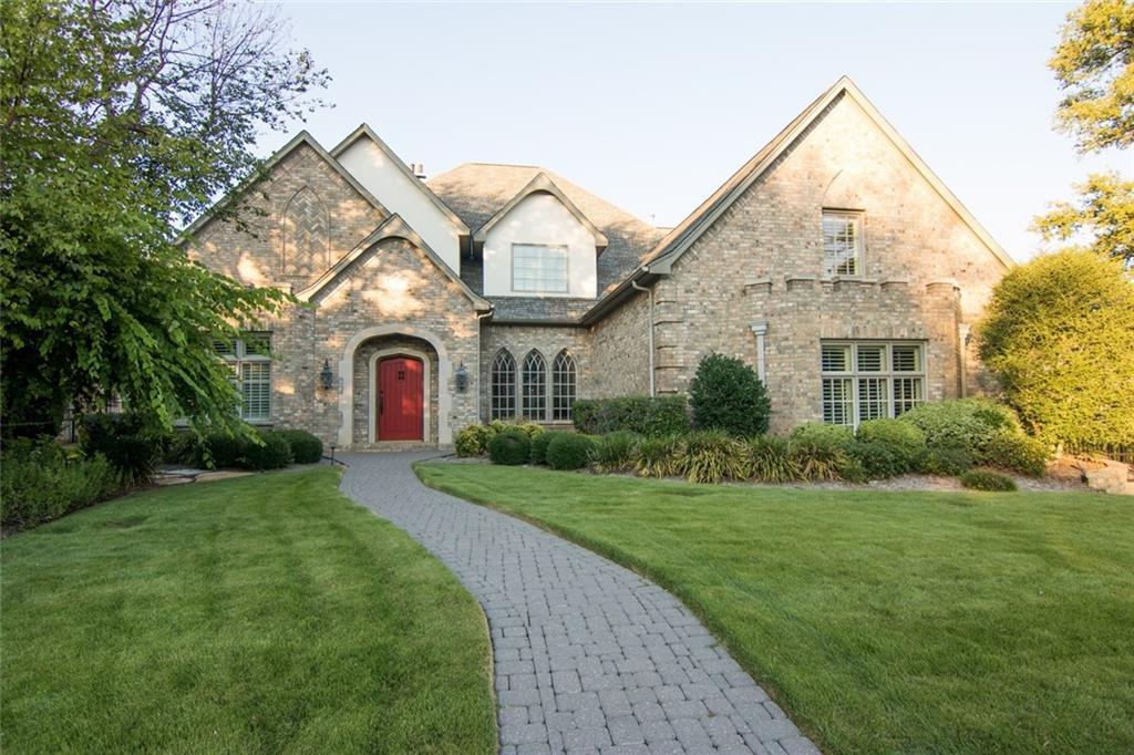 1008 Amanda Drive - Photo 1