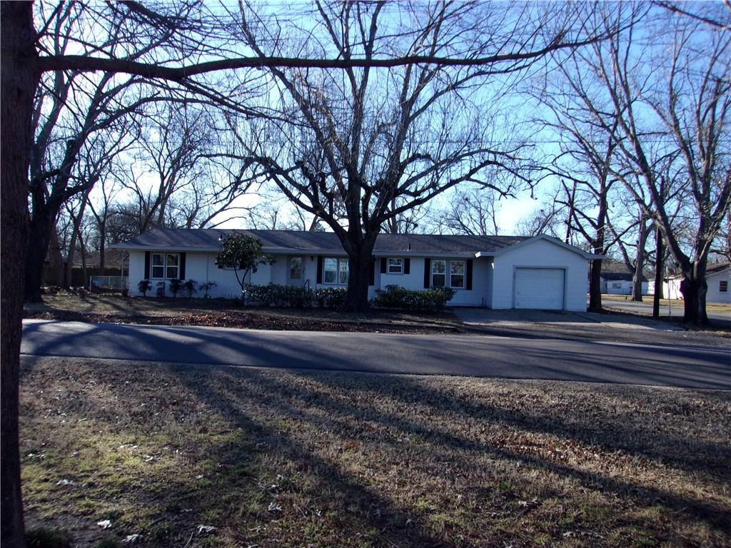 903 Lynn - Photo 1