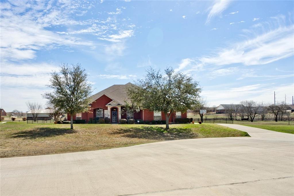 1104 Brown Circle - Photo 1