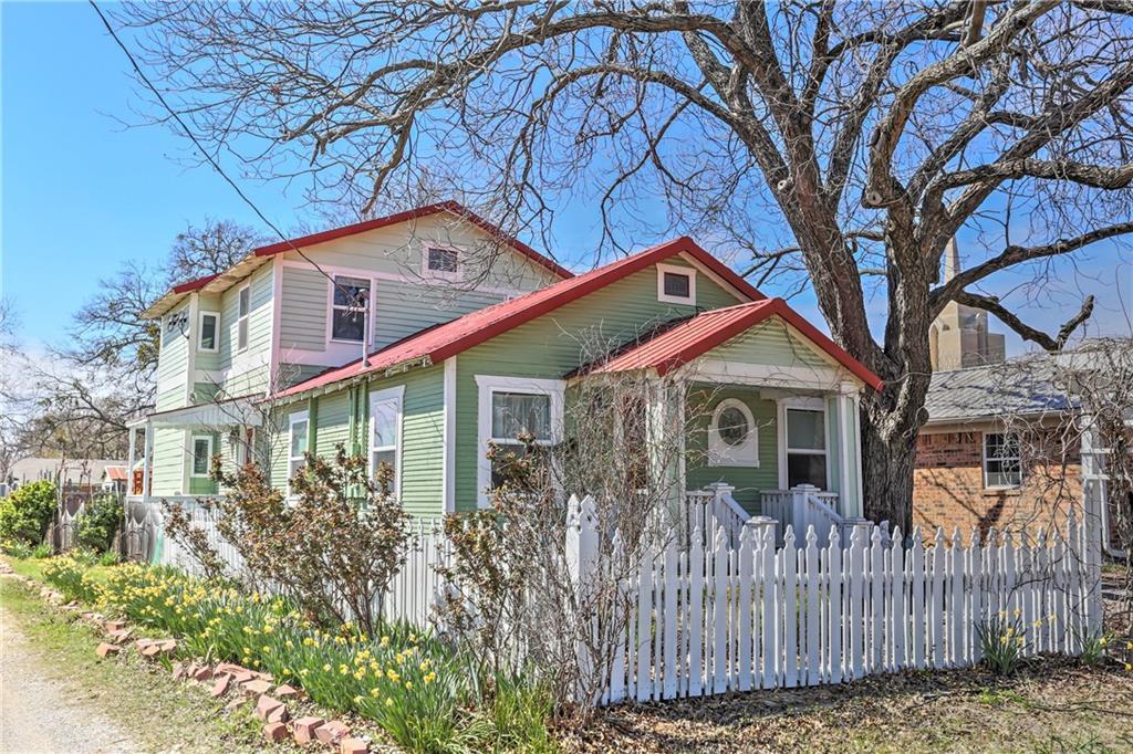 615 Oak Street - Photo 1