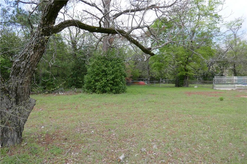 912 Corsicana Street - Photo 1