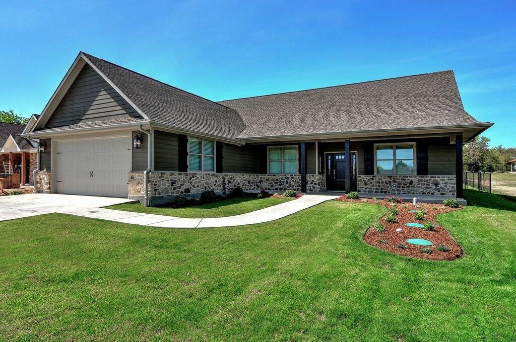 121 Bowie Drive - Photo 1