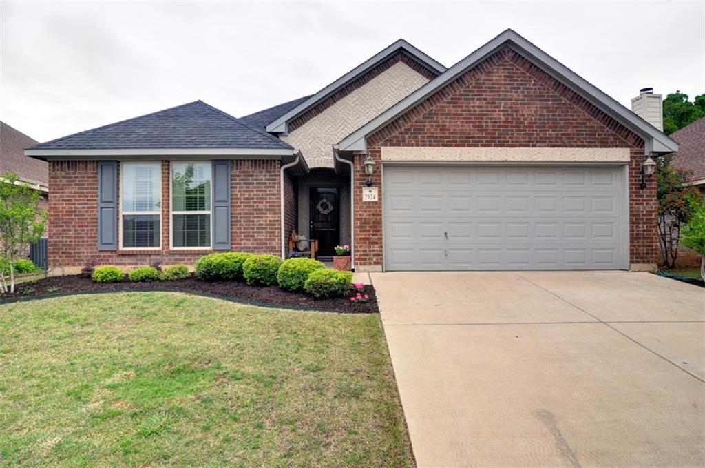 2924 Greenway Drive - Photo 1