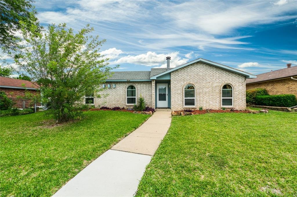 5009 Roberts Drive - Photo 1