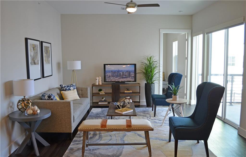 1011 Pearl Expy - Photo 1