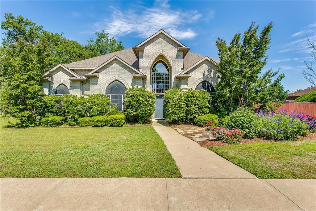 1120 Pheasant Run - Photo 1