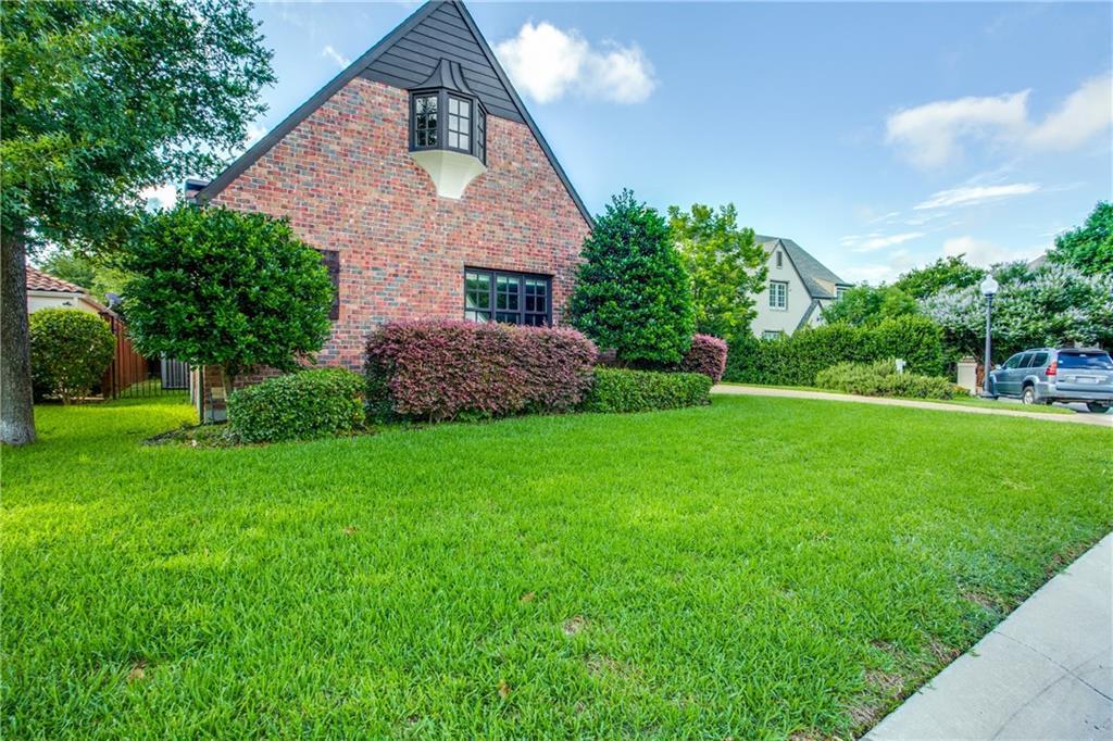 2733 River Forest Drive - Photo 1