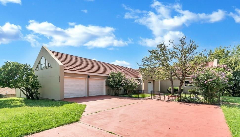 840 Castlemount - Photo 1
