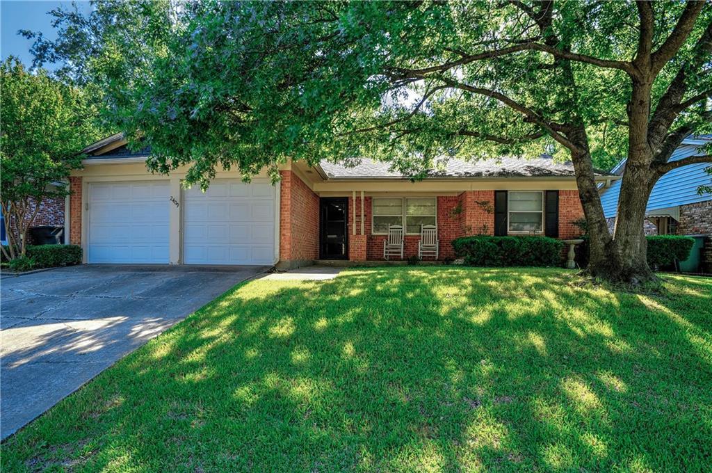 2409 Lockhart Street - Photo 1