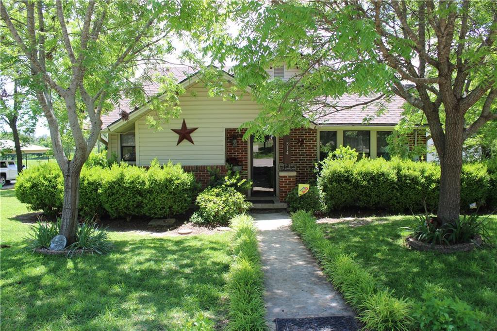 814 Standifer - Photo 1