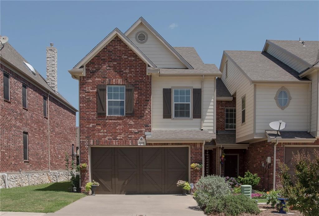1028 Colonial Drive - Photo 1