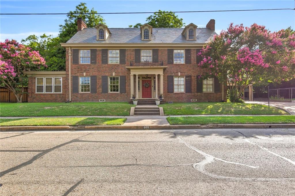 605 Preston Street - Photo 1