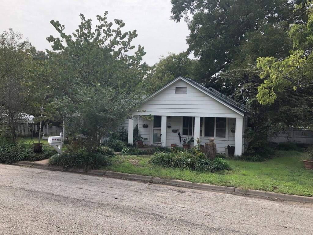 506 Maple Street - Photo 1