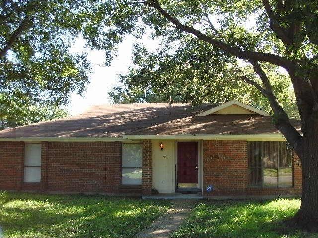 1102 Carriagehouse Lane - Photo 1