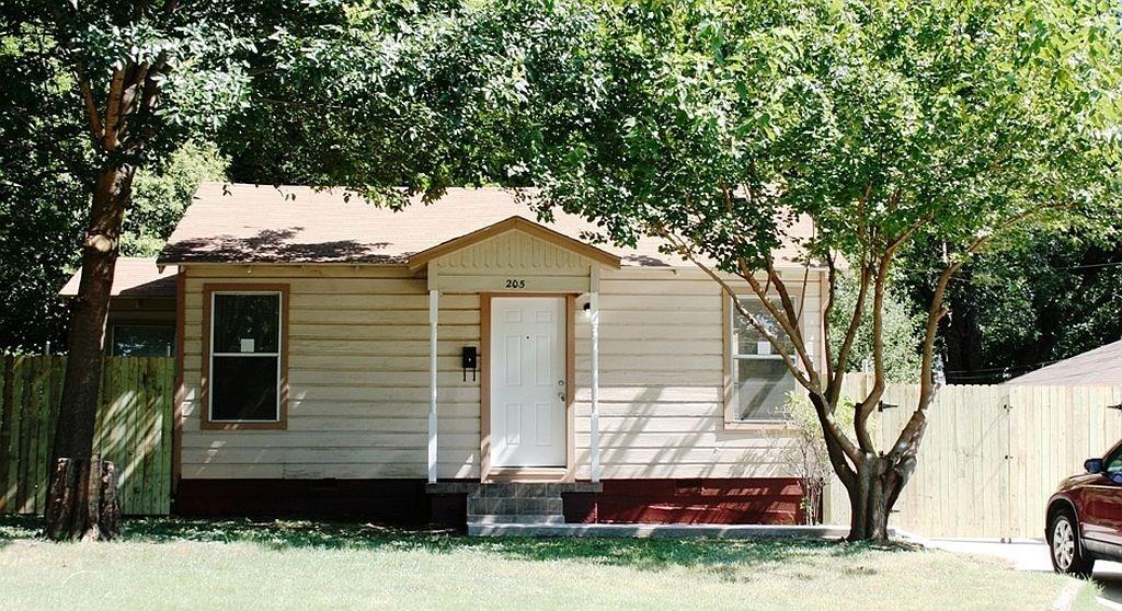 205 Hosack Street - Photo 1