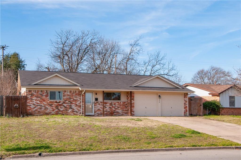 225 Summercrest Boulevard - Photo 1