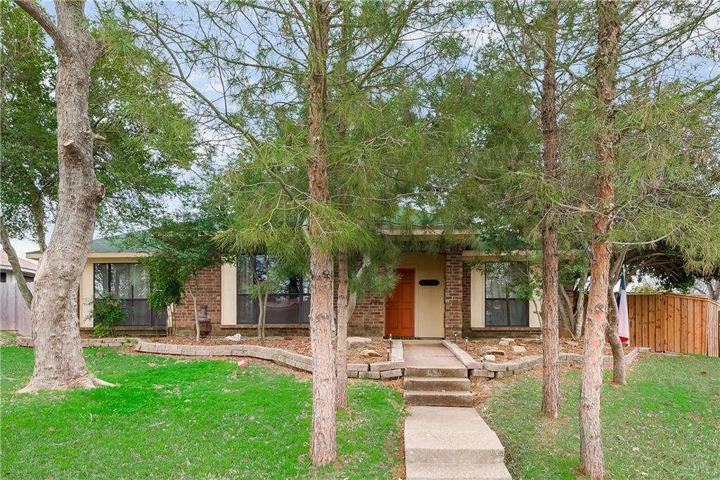 928 Creekview Drive - Photo 1