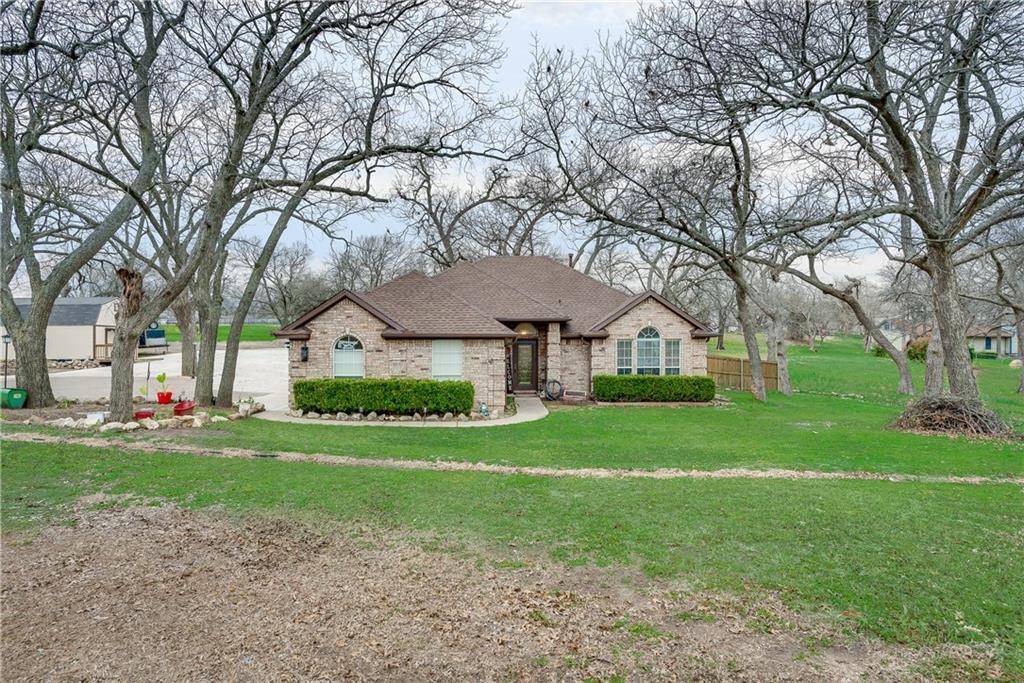 311 Lyons - Photo 1