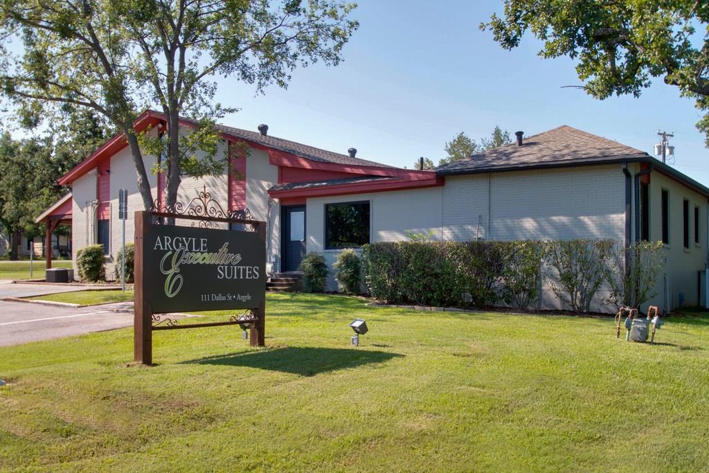 111 Dallas Street - Photo 1