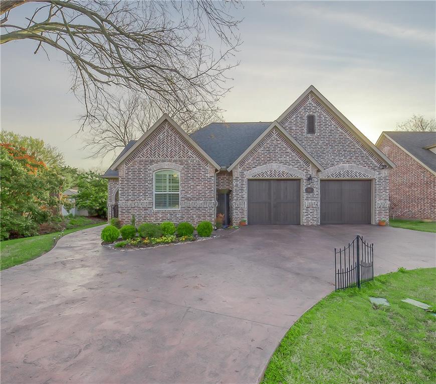 523 Dallas Street - Photo 1