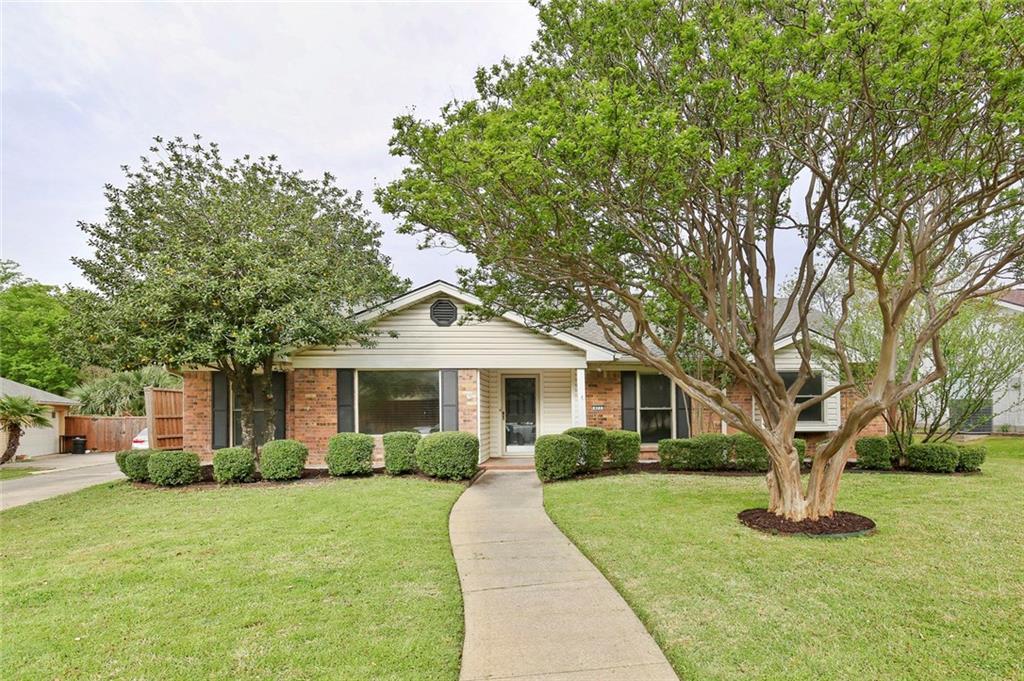 423 Valley Cove Drive - Photo 1