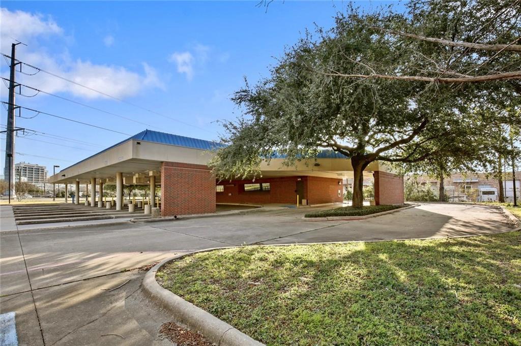 2807 Irving Boulevard - Photo 1