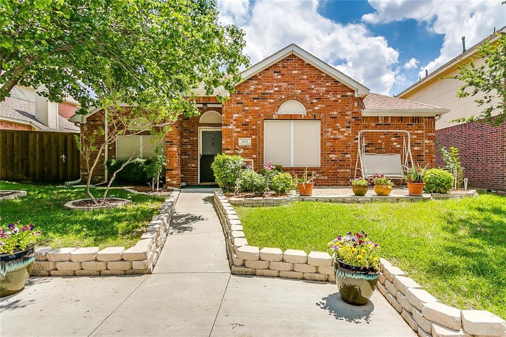 813 Parkview Circle - Photo 1
