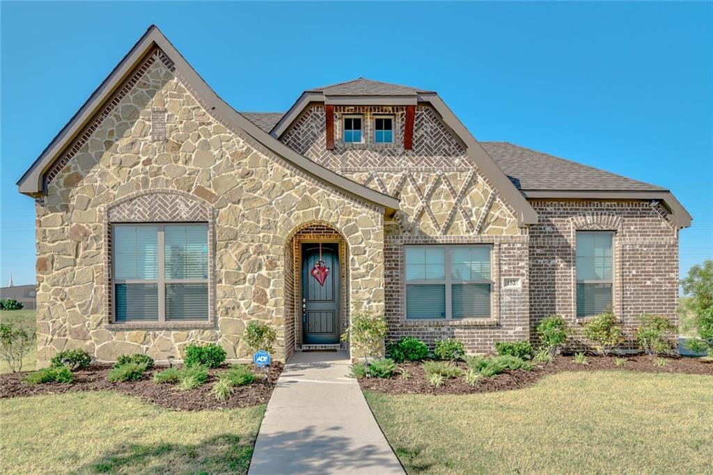 152 Sapphire Lane - Photo 1