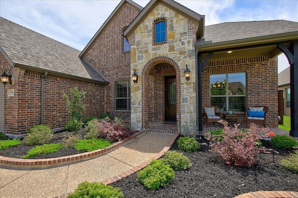 721 Hampshire Court - Photo 1