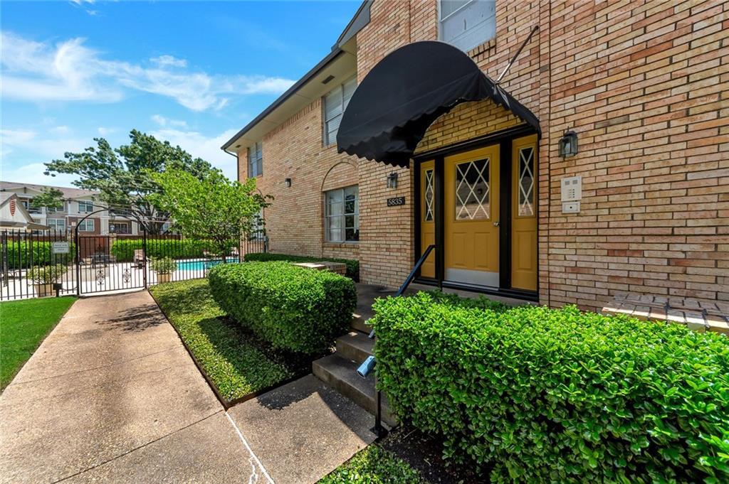 5835 Sandhurst Lane - Photo 1