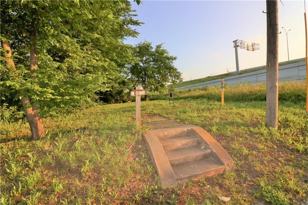 1018 Sabine Street - Photo 1