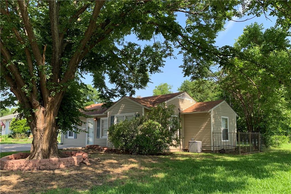 1709 Bell Avenue - Photo 1