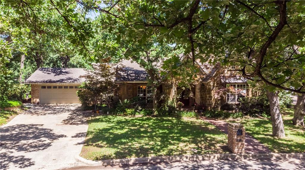 2451 Lakeview Circle - Photo 1