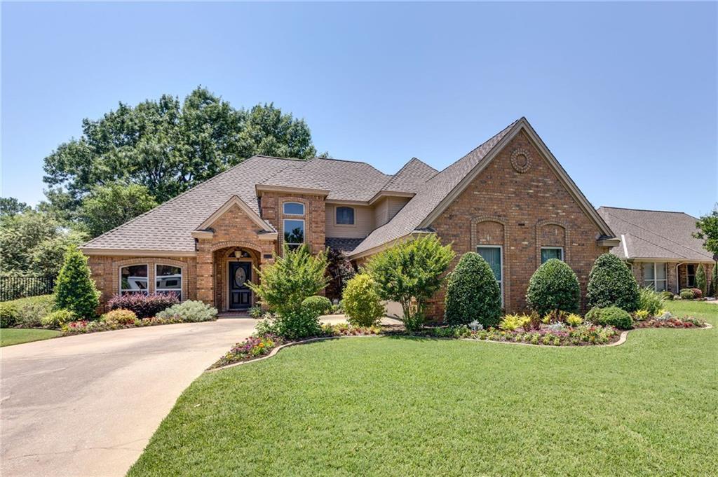 4002 Pembrooke Parkway - Photo 1
