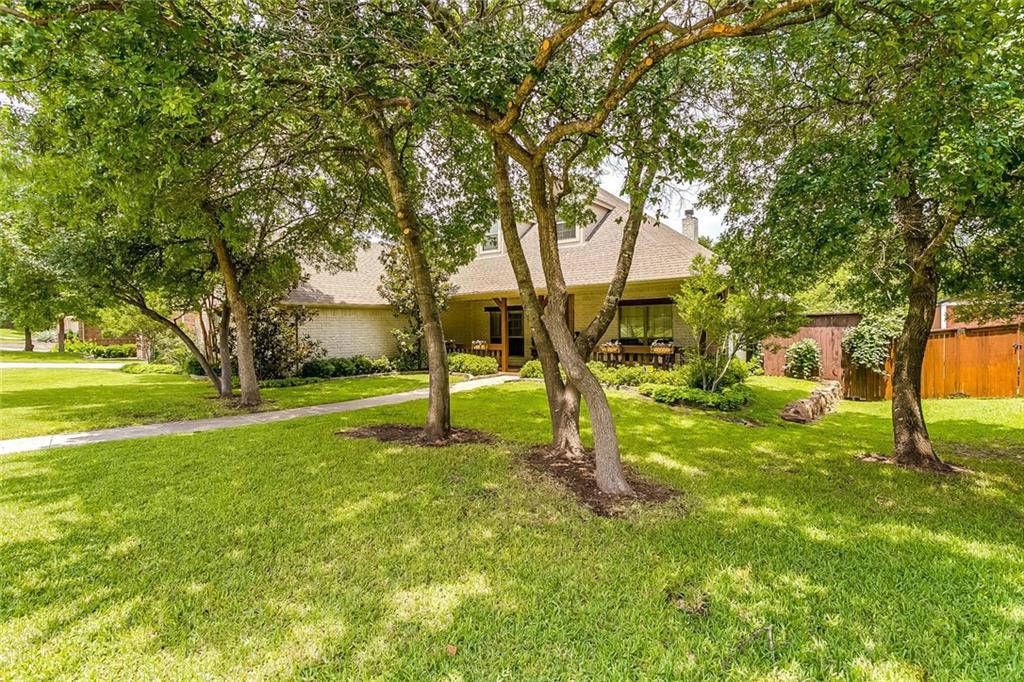 204 Autumnwood Drive - Photo 1