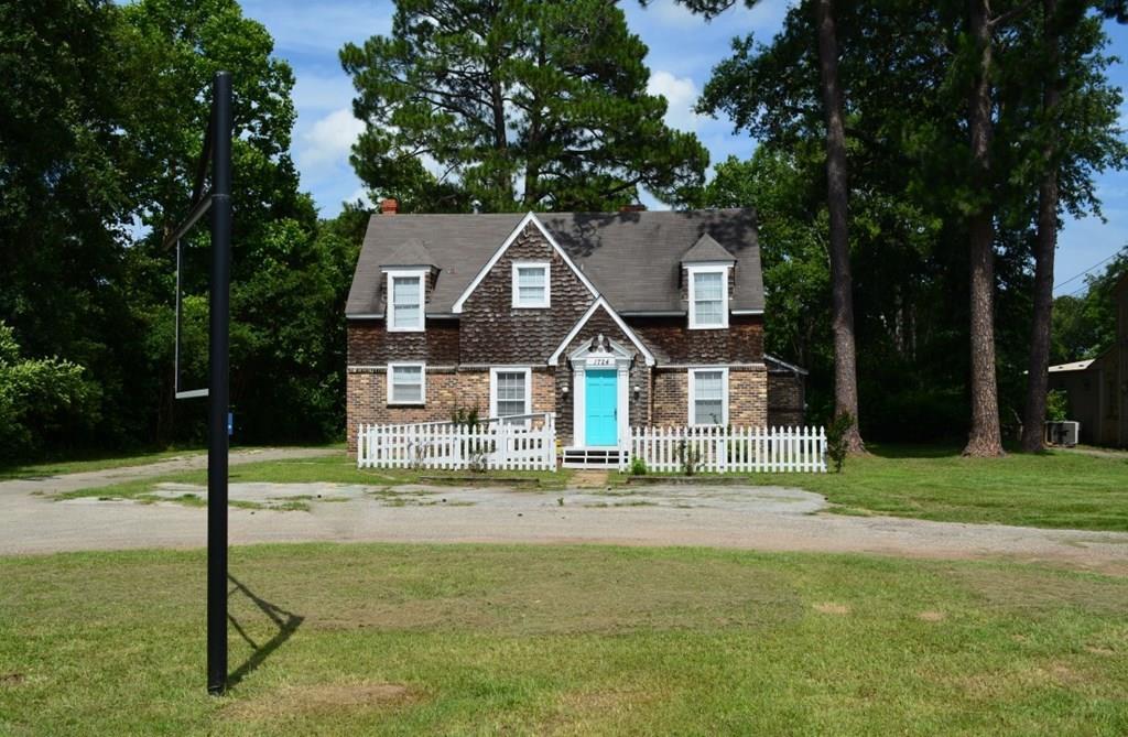 1724 Crockett Rd - Photo 1