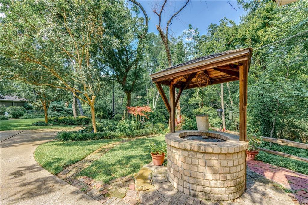 2216 Sutton Place - Photo 1