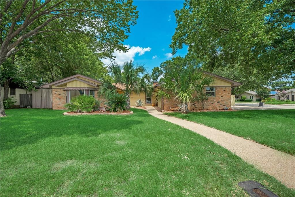 200 Plainview Drive - Photo 1