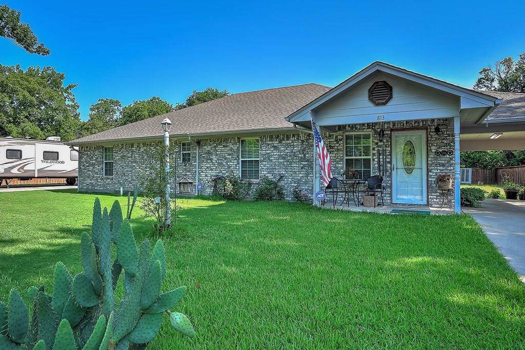 813 12th Street - Photo 1