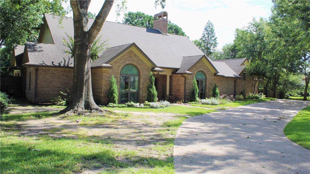 307 Elaine Drive - Photo 1