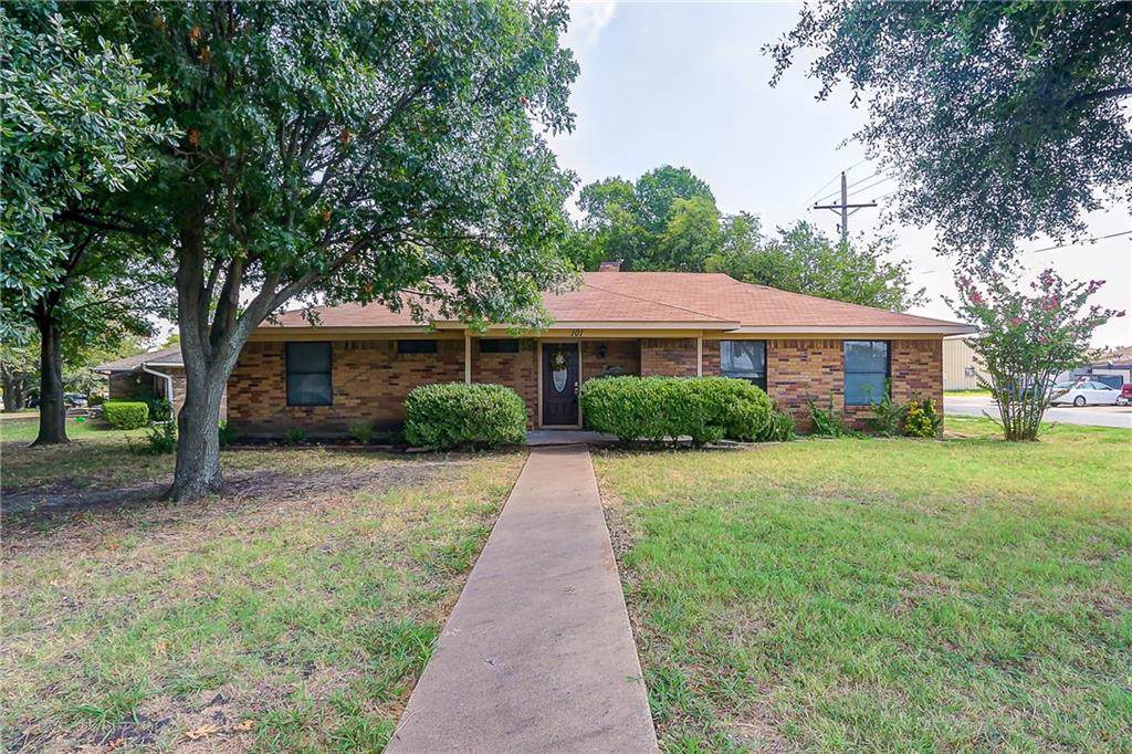 101 Teakwood Drive - Photo 1