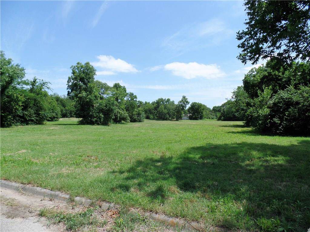 812 Pecan Street - Photo 1