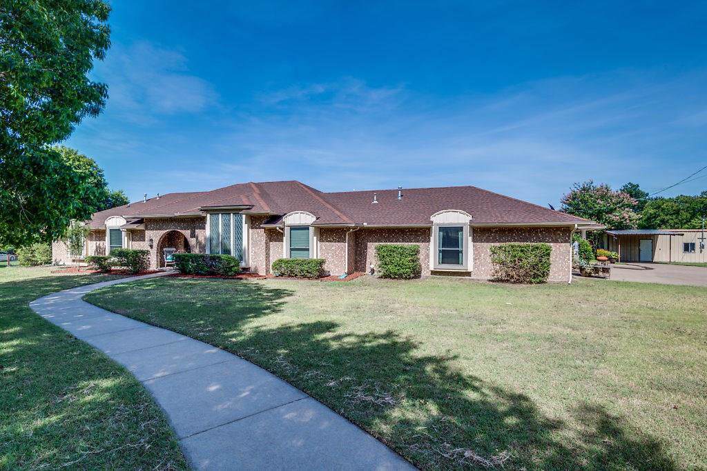 211 Oak Creek Drive - Photo 1