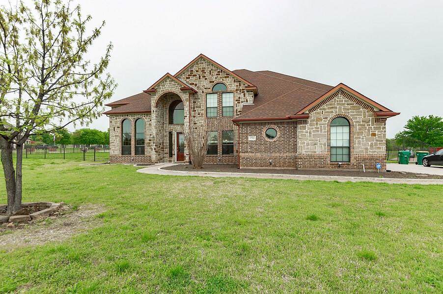 1704 Mustang Court - Photo 1