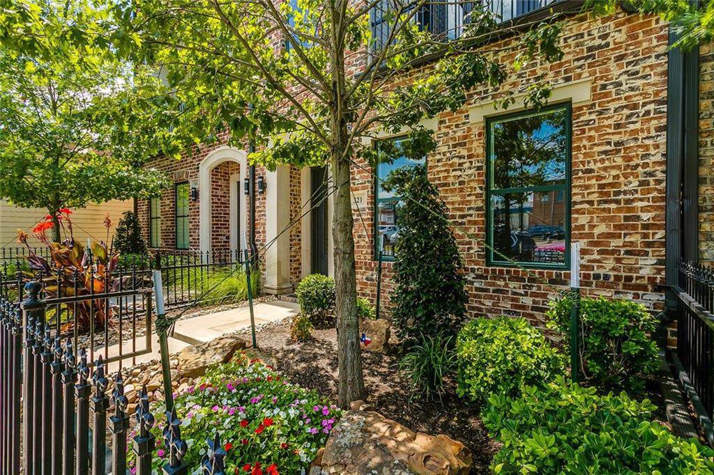 321 Franklin Street - Photo 1