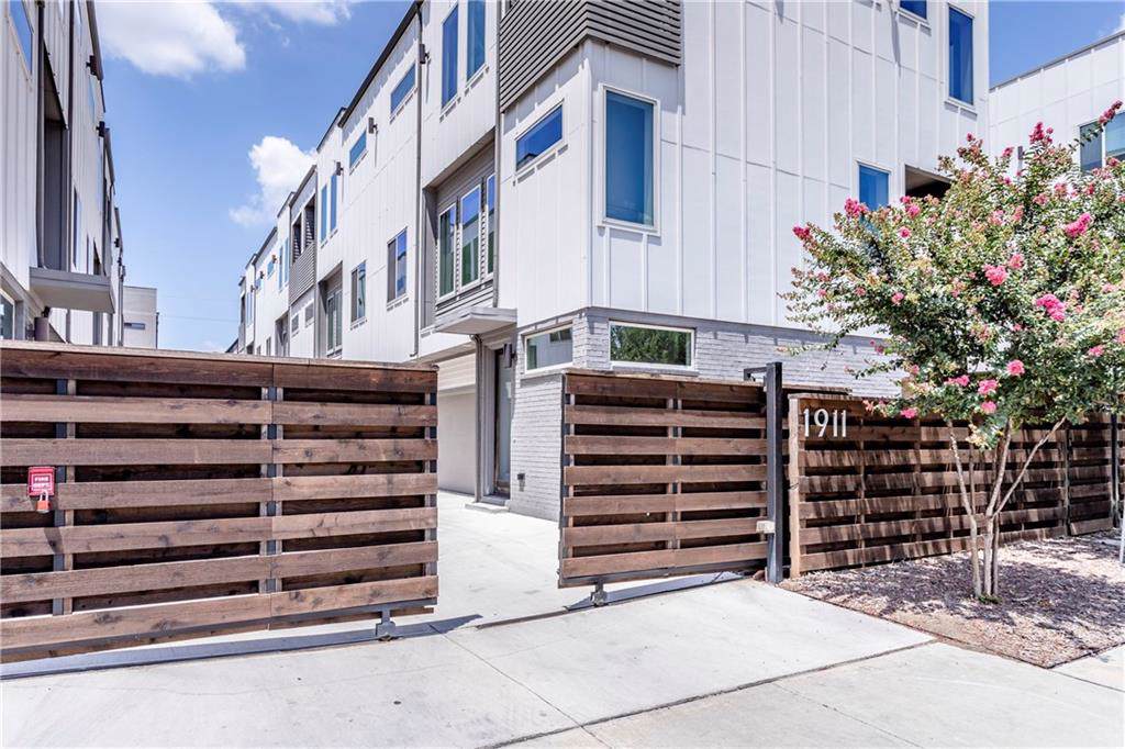 1911 Summit Avenue - Photo 1