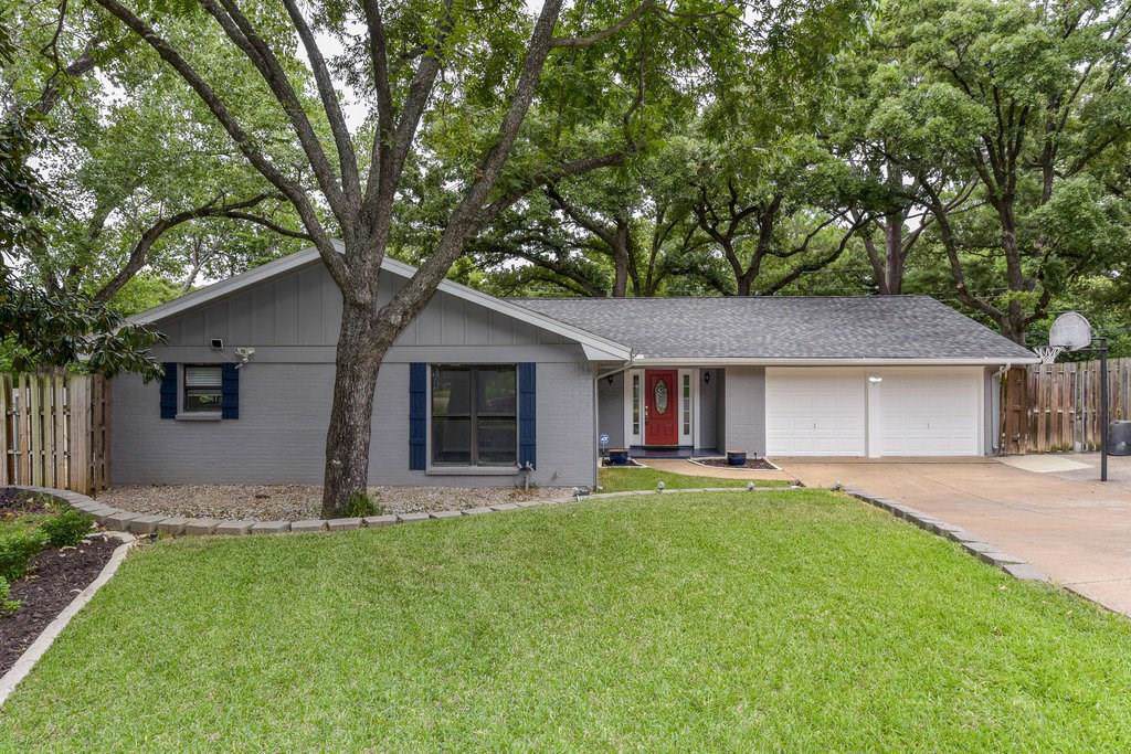 713 Sanford Court - Photo 1