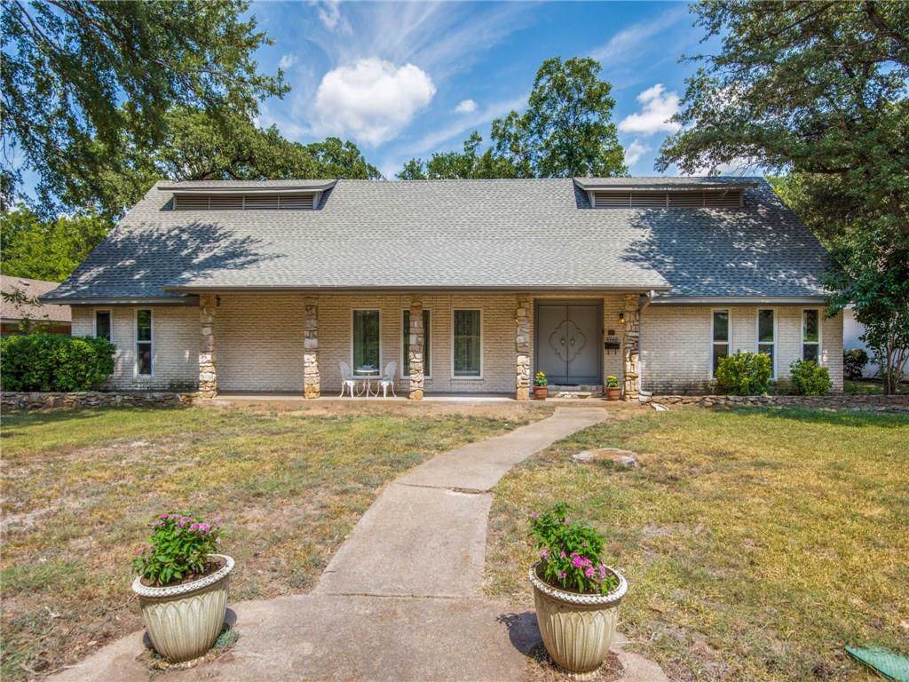 1902 Westminster Drive - Photo 1